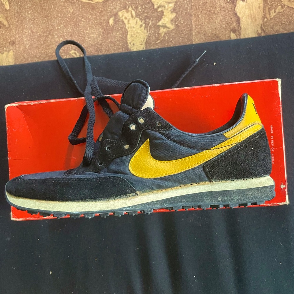 NOS Nike Magnum Size 6
